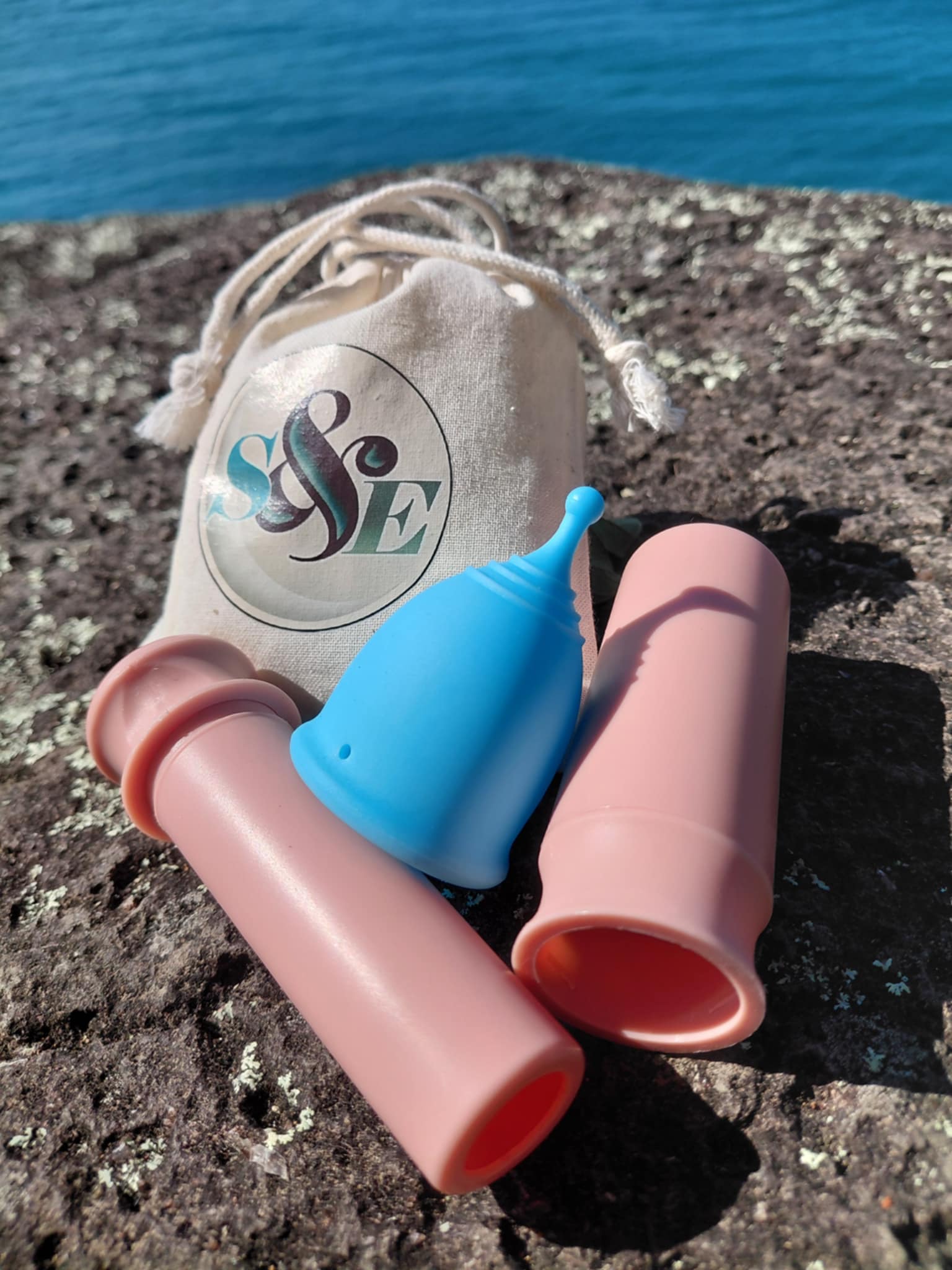 Eco-Friendly Ring Menstrual Cup with Applicator – Multiple Colours - Image 3